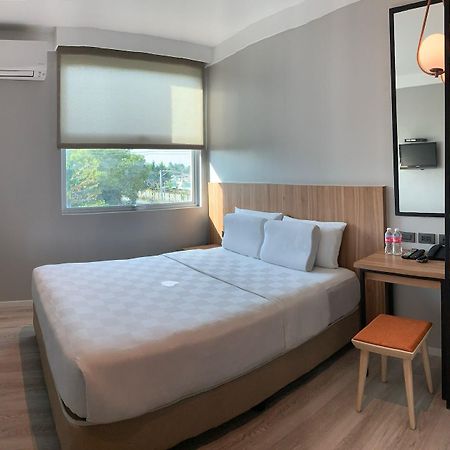 Go Hotels Баколод Екстер'єр фото