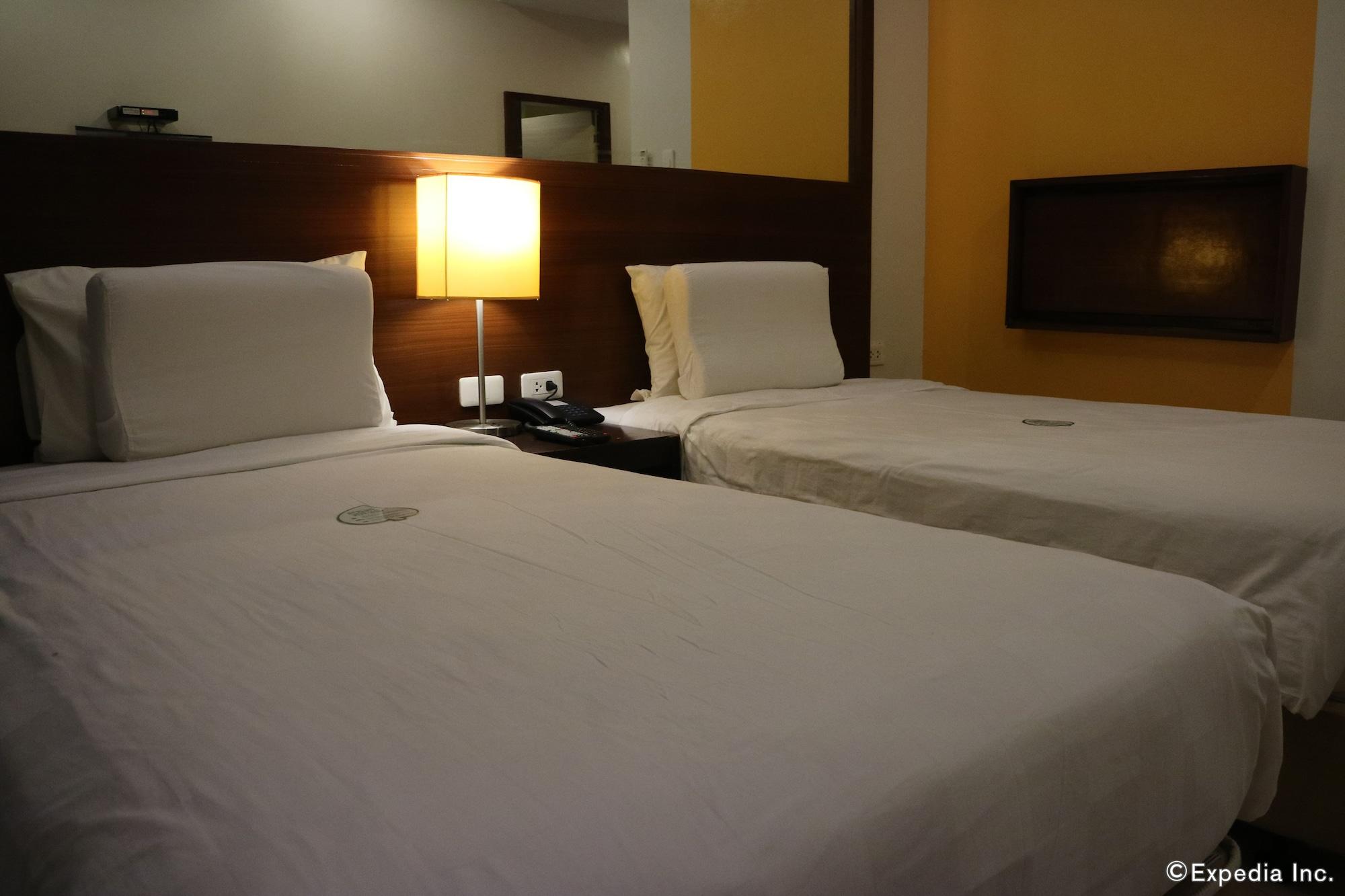 Go Hotels Баколод Екстер'єр фото