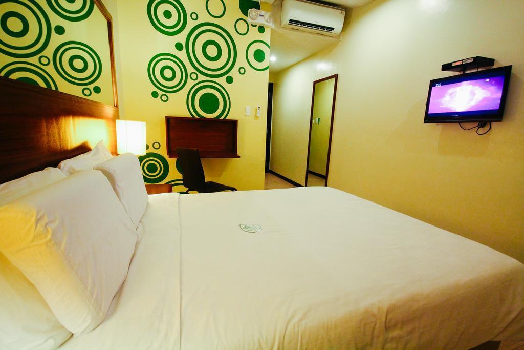 Go Hotels Баколод Екстер'єр фото