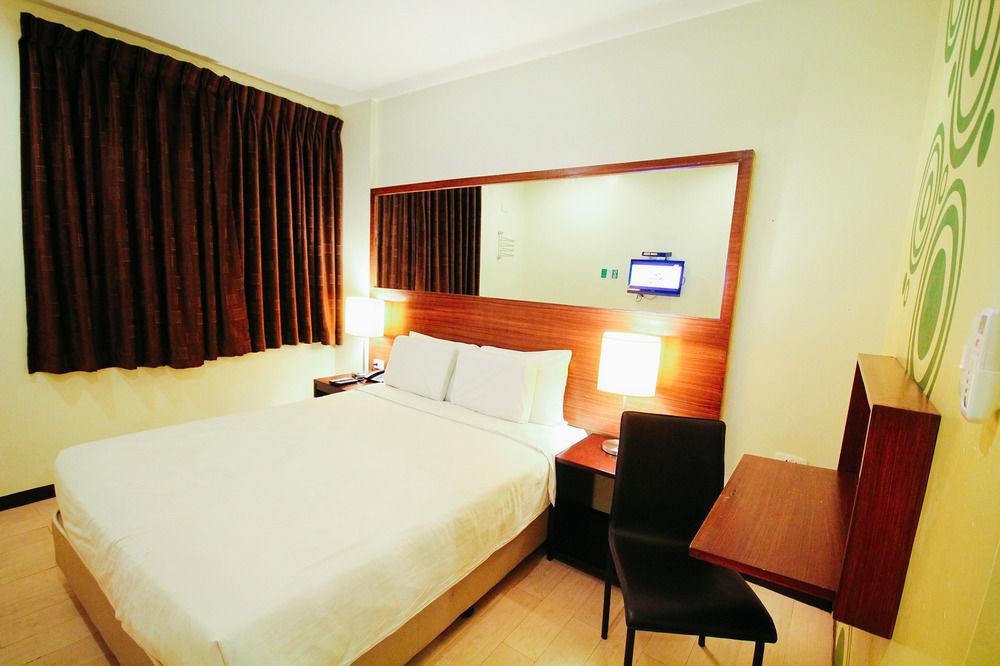 Go Hotels Баколод Екстер'єр фото